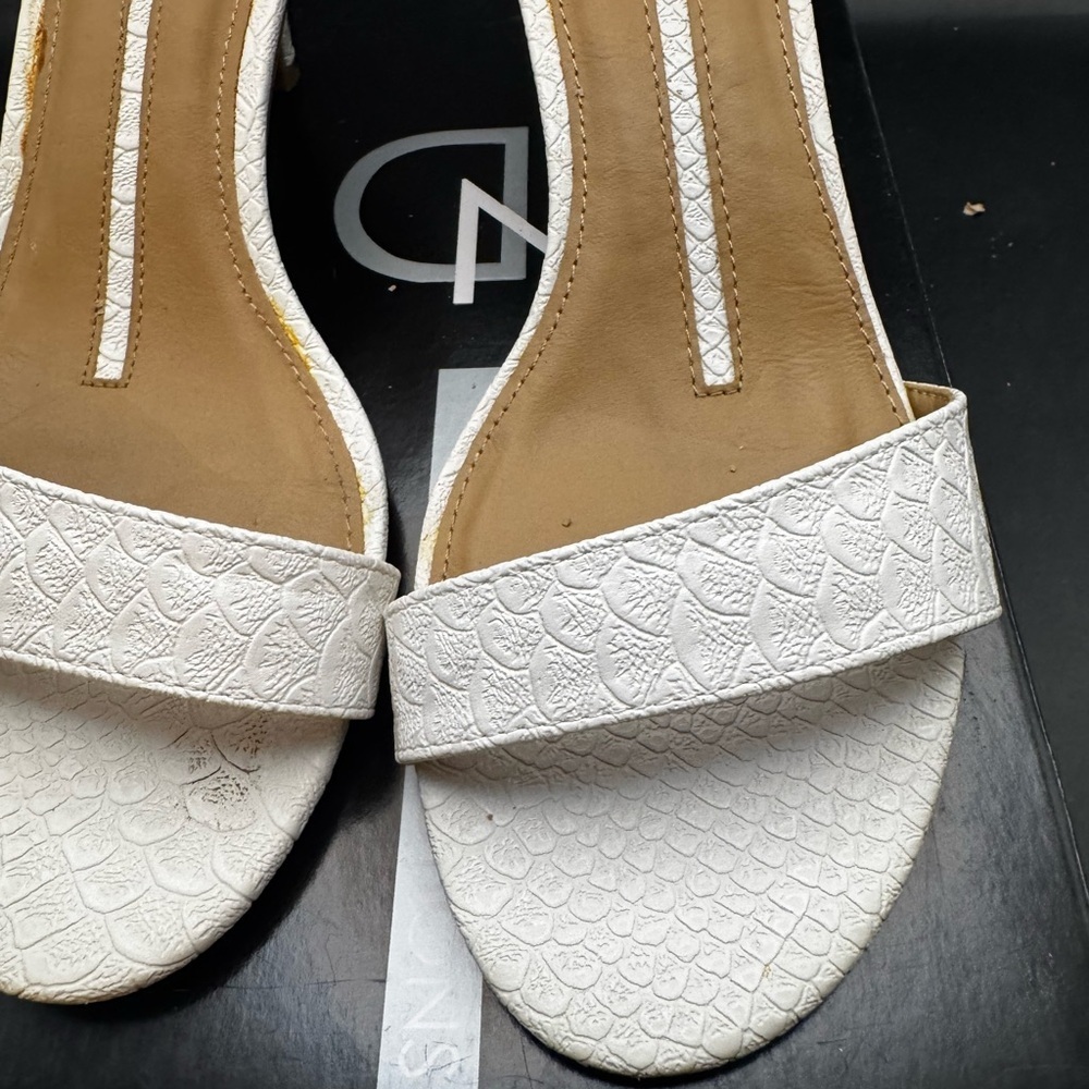 New Direction “Francine” White Open Toe Sling Back Heels Women’s Size 7  3” Heel - Picture 5 of 13